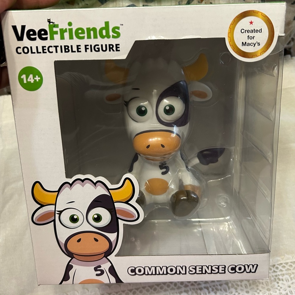 New Gary Vaynerchuk VeeFriends Collectible Common Sense Cow Figure Number 5